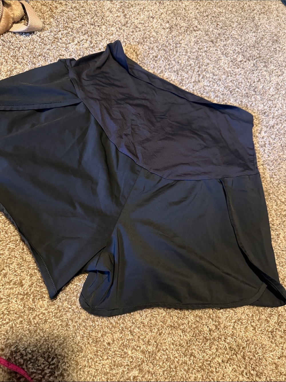 Black maternity shorts / swim bottoms (L) - EUC!